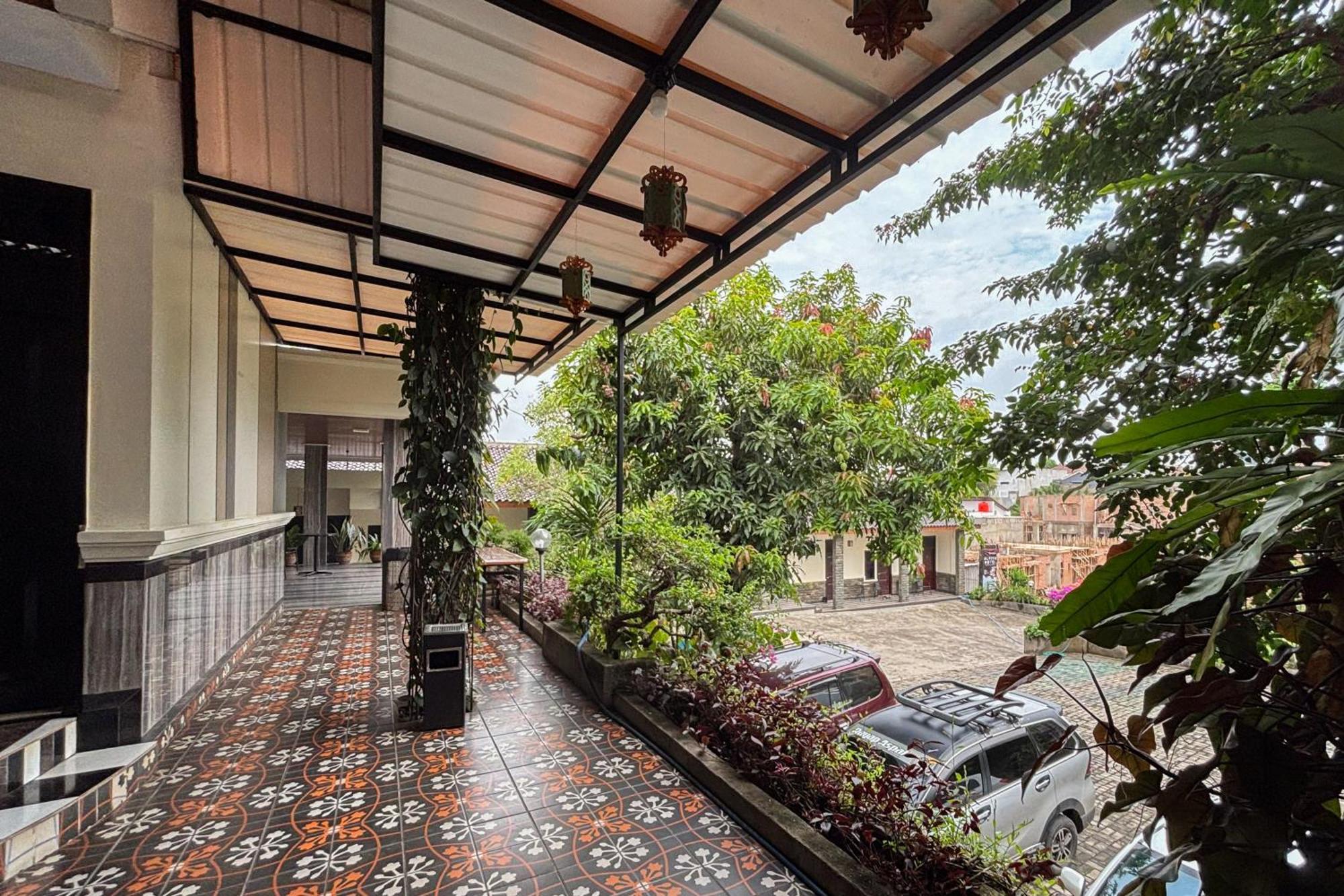 Urbanview Alfiya Hotel Lampung Бандар Лампунг Екстериор снимка